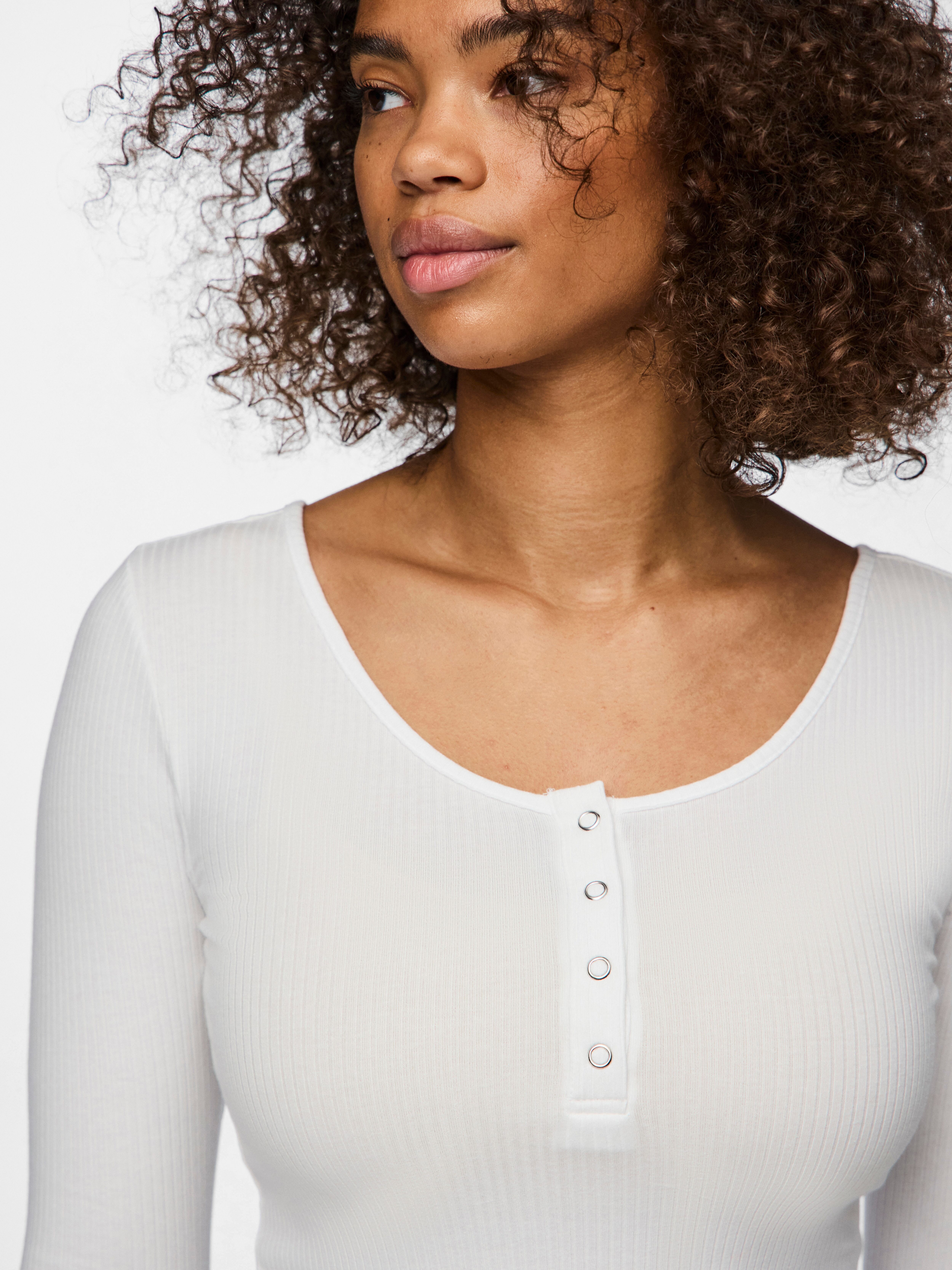 Langarmshirt PIECES "PCKITTE LS TOP NOOS BC", Damen, Gr. S, weiss (hellweiß), Single Jersey, Obermaterial: 95% Baumwolle, 5% Elasthan, unifarben, slim fit normal, Rundhals, Shirts Langarmshirt, Baumwollmischung, slim fit hellweiß S