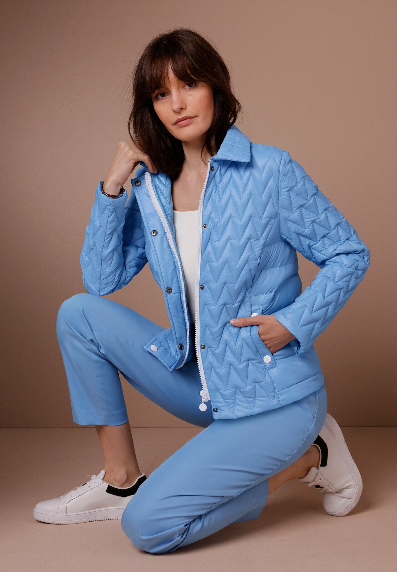 Daunenjacke CREATION L "Daunen-Steppjacke Leichtdaunenjacke mit schmückenden Accessoires", Damen, Gr. 40, himmelblau, Web, Stoff, , Modisch, Jacken Daunenjacke