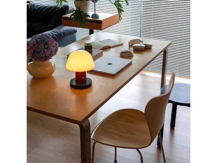 Bureau d'ordinateur, bureau d'écriture, simplicité moderne, pieds en acier inoxydable, bureaux et postes de travail pour bureaux et salles