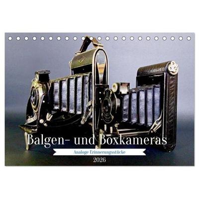 Balgen- und Boxkameras - Analoge Erinnerungsstücke (Tischkalender 2026 DIN A5 quer), CALVENDO Monatskalender