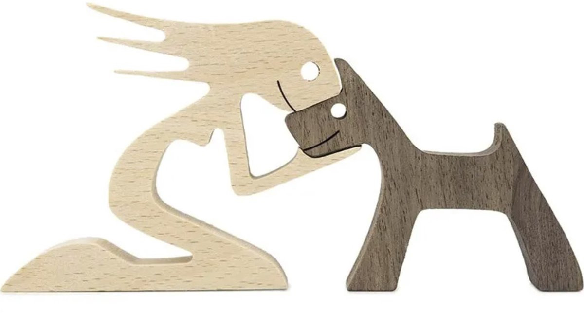 Houten beeldje Vrouw en hond Model 14
