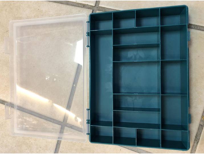assortimentsdoos\, 17 vaste compartimenten\, transparant deksel\, stapelbaar\, 330 x 274 x 54 mm\, blauw
