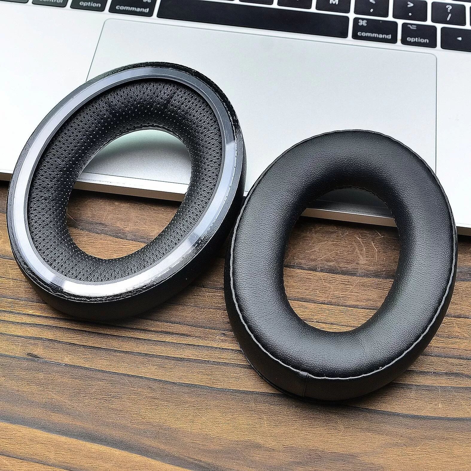 INF Schwarze Ohrpolster für Sennheiser HD620S HD400Pro HD560S - 2er-Pack