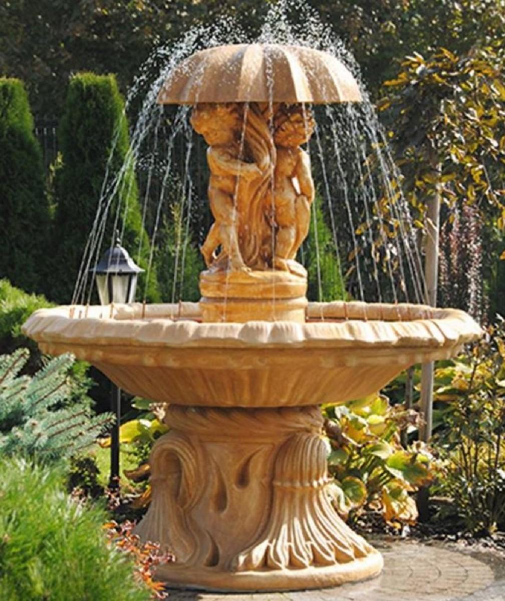 Casa Padrino Jugendstil Springbrunnen Kinder mit Regeschirm Beige Ø 155 x H. 176 cm - Prunkvoller Gartenbrunnen - Gartendeko Brunnen - Barock & Jugendstil Garten Deko Accessoires