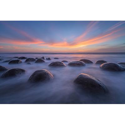 Fototapete PAPERMOON "Photo-Art APRIL XIE, SONNENUNTERGANG AM BOWLING-BALL-STRAND", bunt, B:5m L:2,8m, Vlies, Tapeten