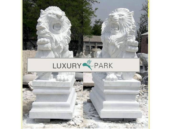 Luxury-Park-Direct Kommode Asien mächtiges Löwen Paar Skulpturen auf Sockeln weißer Marmor.Luxury