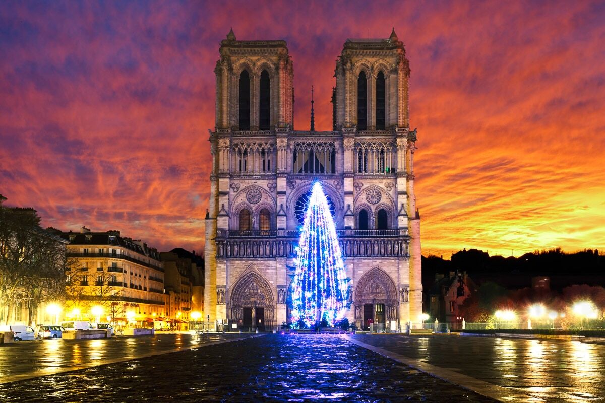 Papermoon "Notre Dame Sonnenaufgang" bunt B/L: 4m x 2,6m, Bahnen: 8 Stk.