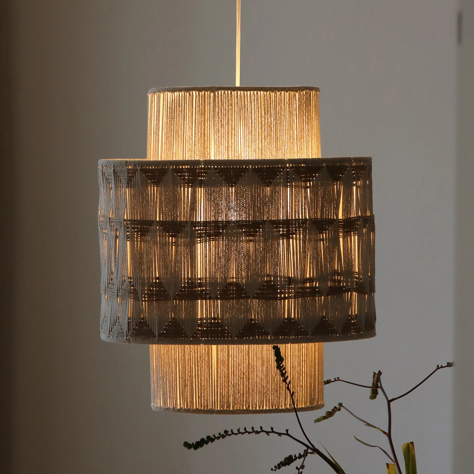 Markslöjd Ano Hanglamp Beige/Nougat met Stoffen Kap en Metalen Details