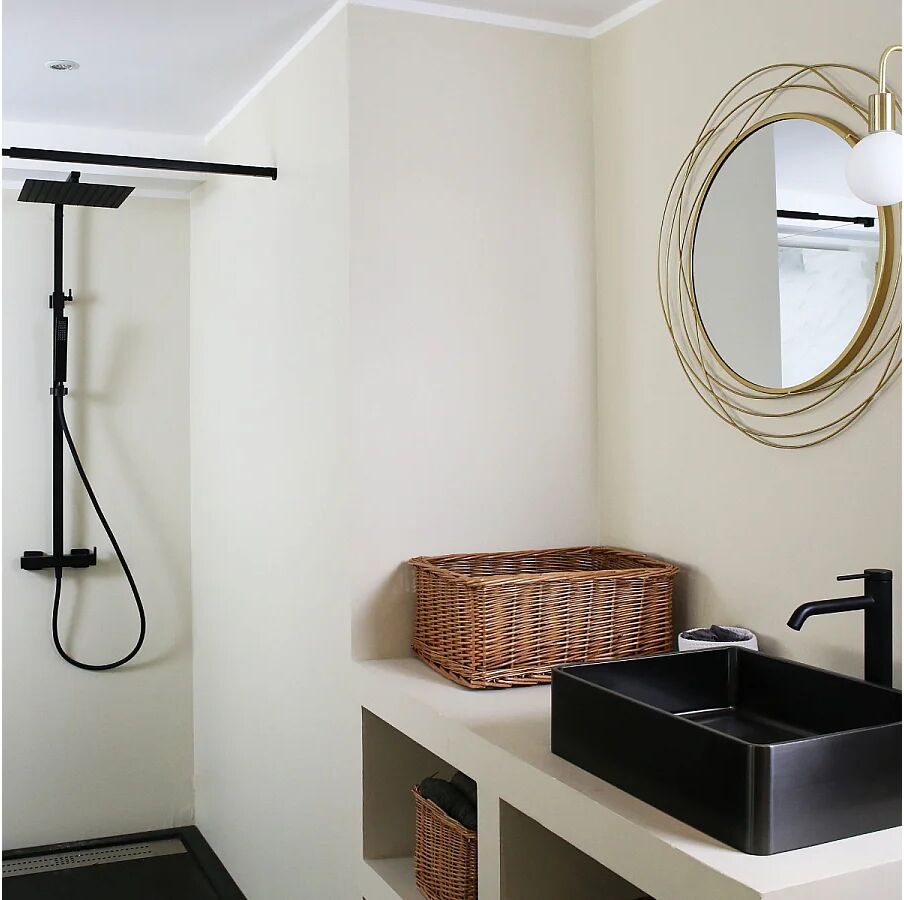 Square II Columna de ducha termostática cuadrada negra Essebagno