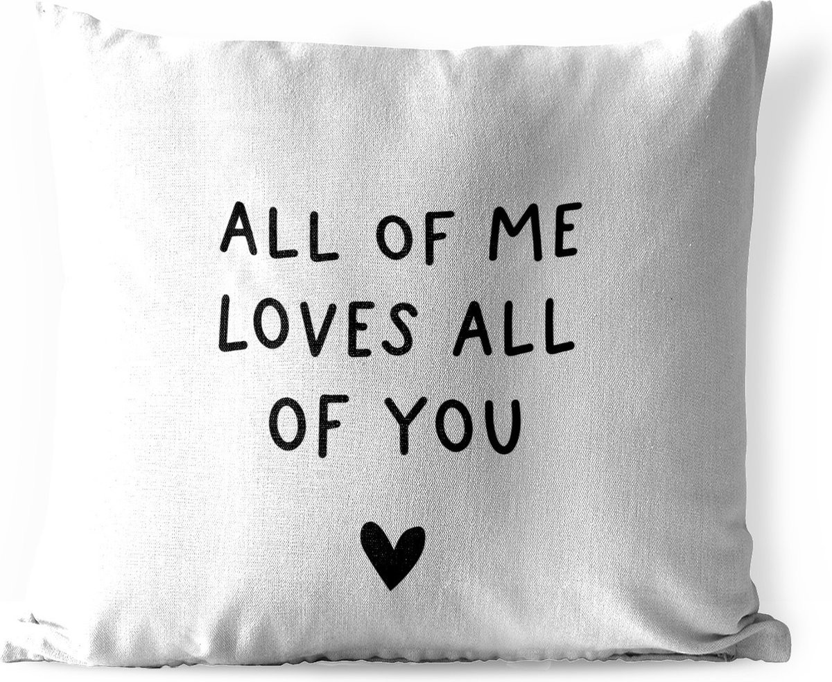 Weerbestendig buitenkussen met Engelse quote All of me loves all of you en hartje, wit, 50 x 50 cm