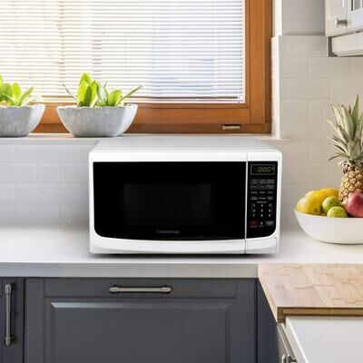 Farberware Classic 0.7 Cu. Ft 700-Watt Microwave Oven