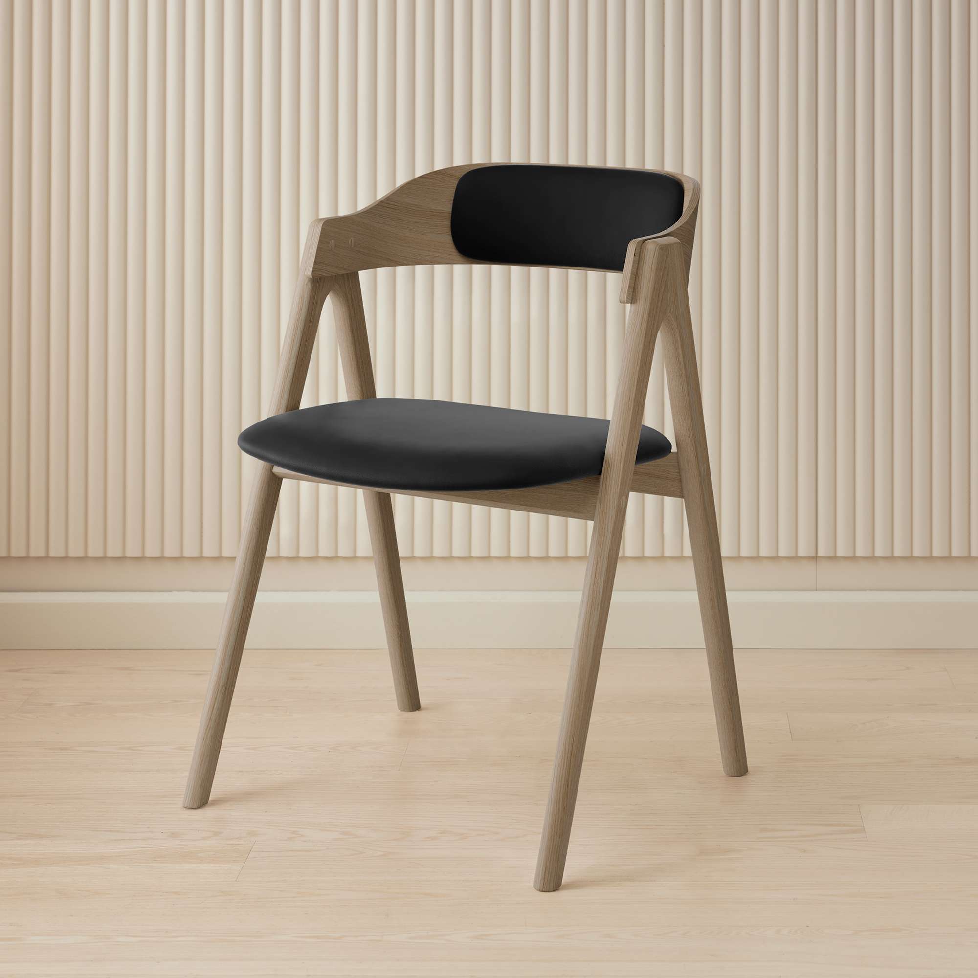 Stuhl HAMMEL FURNITURE "Mette by Hammel", , weiß pigmentierter lack, weiß pigmentierter lack, schwarz, B:52cm H:75cm T:54cm, Leder, Massivholz, Stühle, Stuhl, Massivholz, gepolsterte Sitz- & Rückenlehne, versch. Farbvarianten