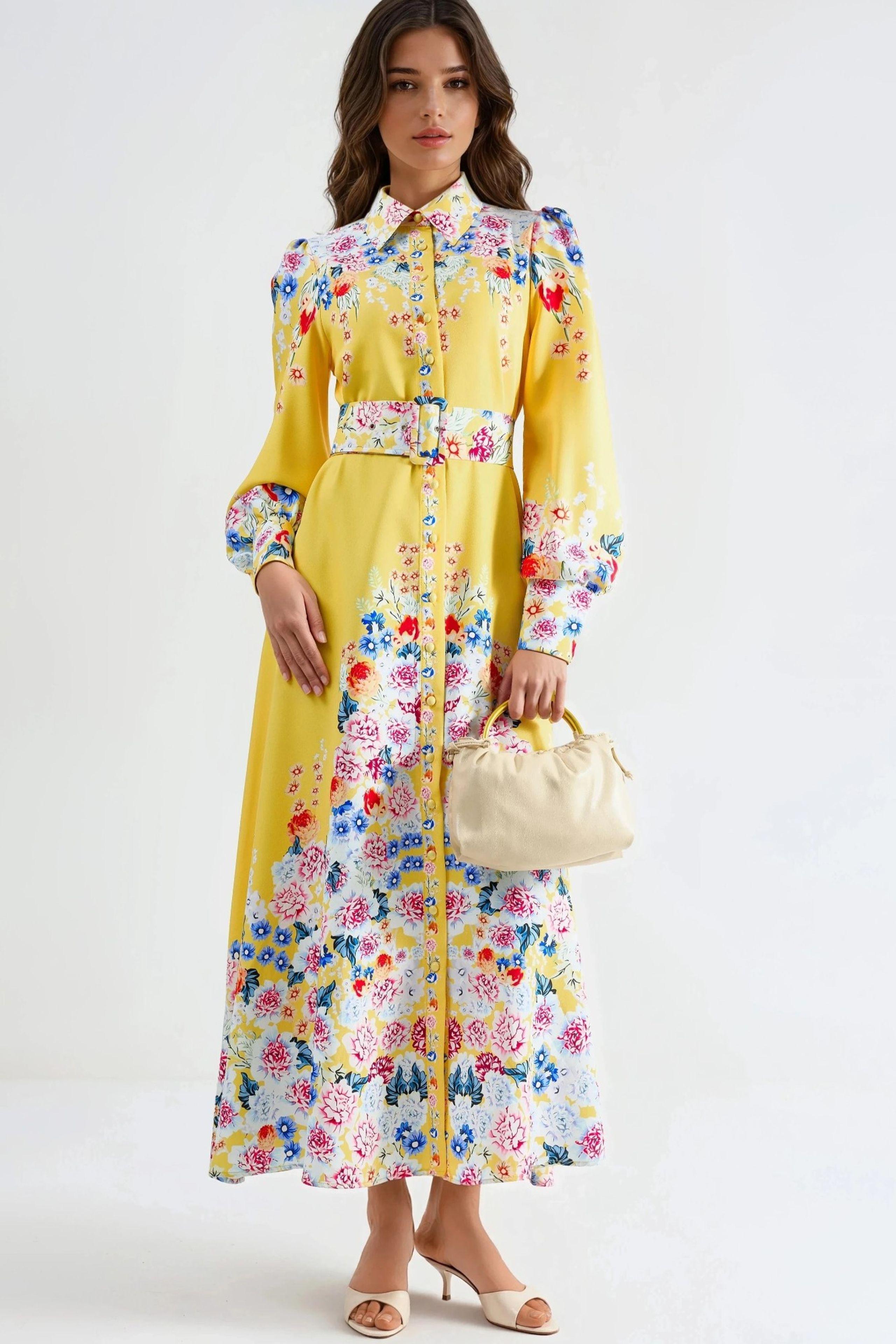 Blumiges Maxikleid mit Knopfverschluss