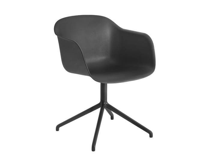 Muuto Fiber armchair avec base pivotante noir