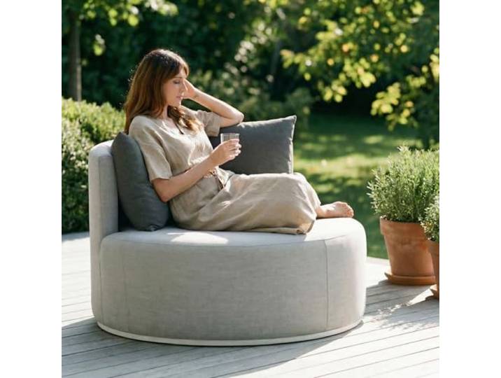 IDIMEX Outdoor Sofa Amalfi rund, hellgrau – mit Aluminiumgestell in Weiß und wetterfestem Stoff, inklusive 3 Kissen und Abdeckhaube, ideal als Gartensofa oder Balkonsofa für Ihre Lounge im Freien