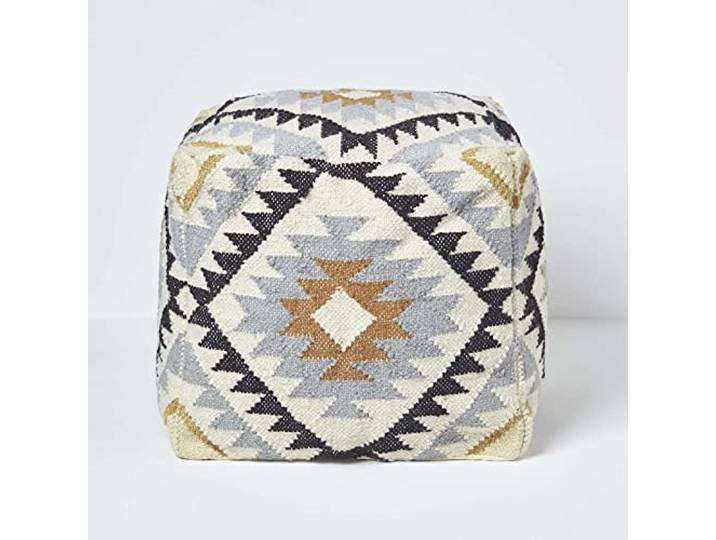 Homescapes Pouf im Boho-Look, schwarz und Gold gemusterter Kelim-Fußhocker Agra, buntes Bodenkissen fürs Wohnzimmer oder Schlafzimmer aus Wolle und Baumwolle im Retro-Stil, 43 x 43 x 43 cm