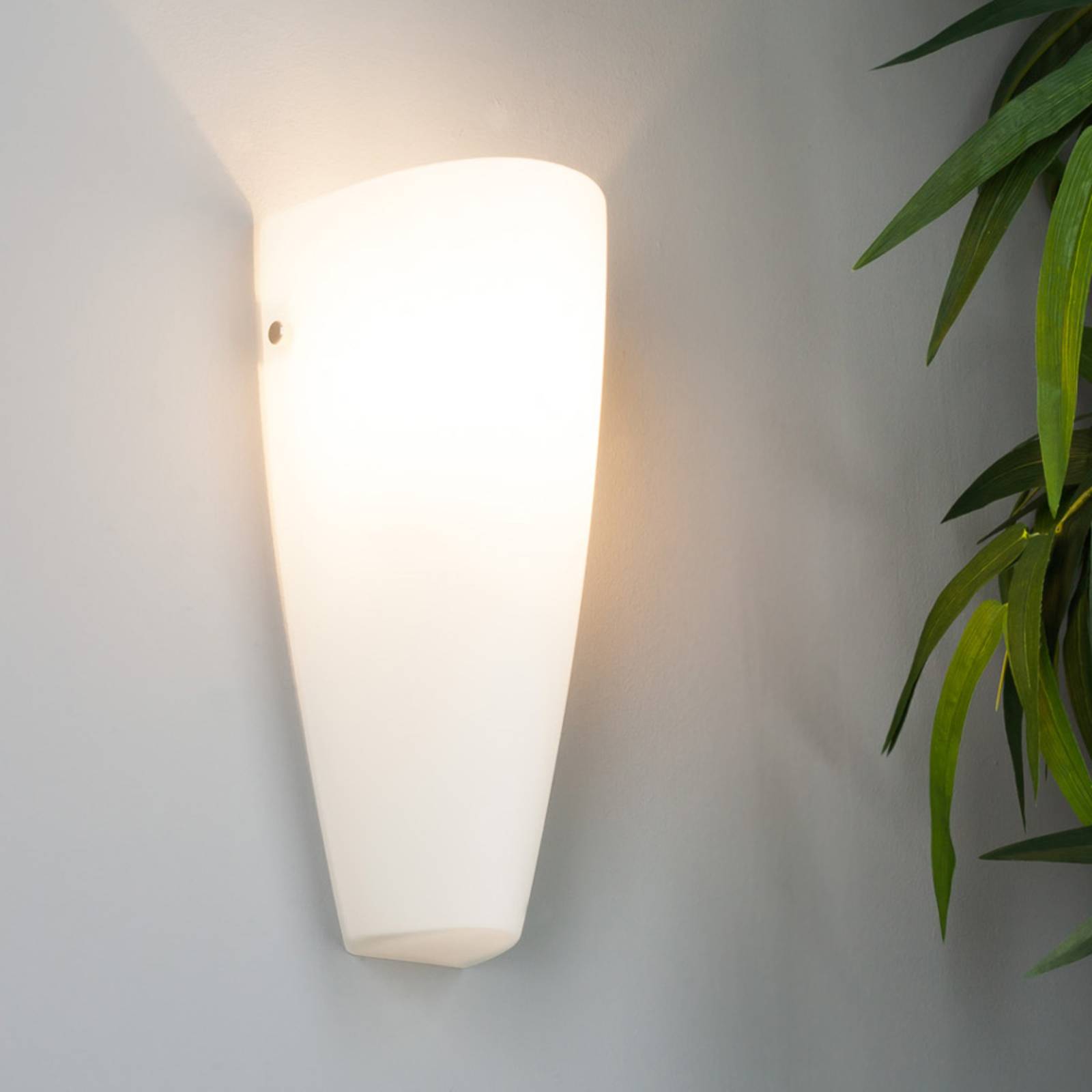 Wandlampe HERMINE Lindby, dimmbar, weiß / opal, für Flurbereich, Glas, Modern, Wandleuchte, Wandlampe Innen