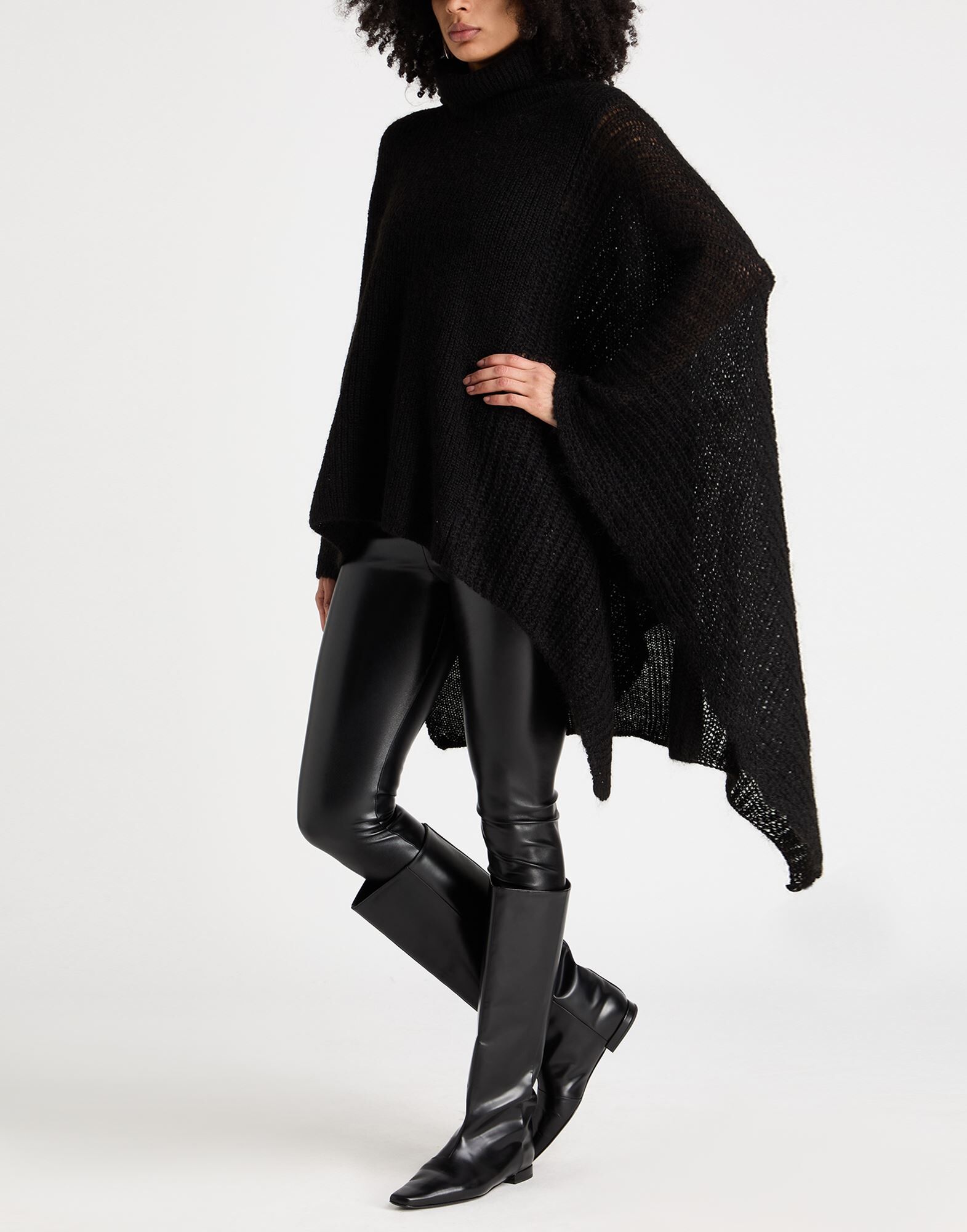 Limi Feu Poncho Mujer Negro 2 Mujer