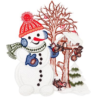 Fensterbild "Fensterbild "Schneemann mit Vogelhaus" farbig", weiß (bunt), B:20cm H:26cm, Polyester, W. REUTER & SOHN - PLAUENER SPITZE, Fensterbilder