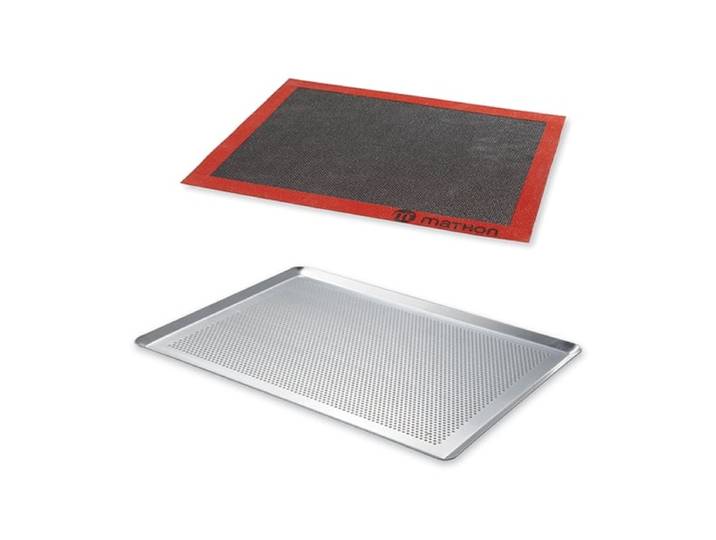Lot plaque à pâtisserie perforée et tapis de cuisson perforé Mathon