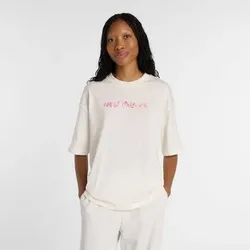 NEW BALANCE Damen Shirt Visibly Loved Oversized T-Shirt, Größe M in Weiß 611
