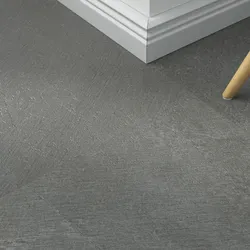 Klebe-Vinyl Timeless Slate Dark – inkl. Dämmung & Fußleisten