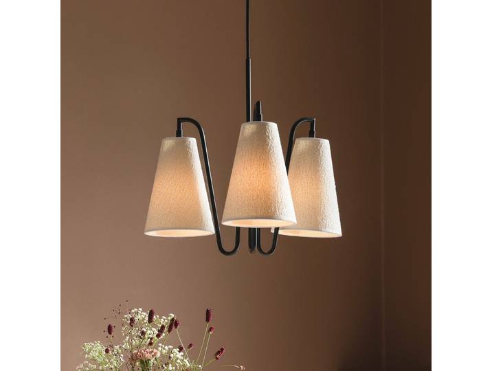 Lou Hängeleuchte weiß Bouclé/schwarz Stoff - Globen Lighting Lou Bouclé 3 - Wohnzimmer - Skandinavisch - Stoff / Textil - Mehrflammig