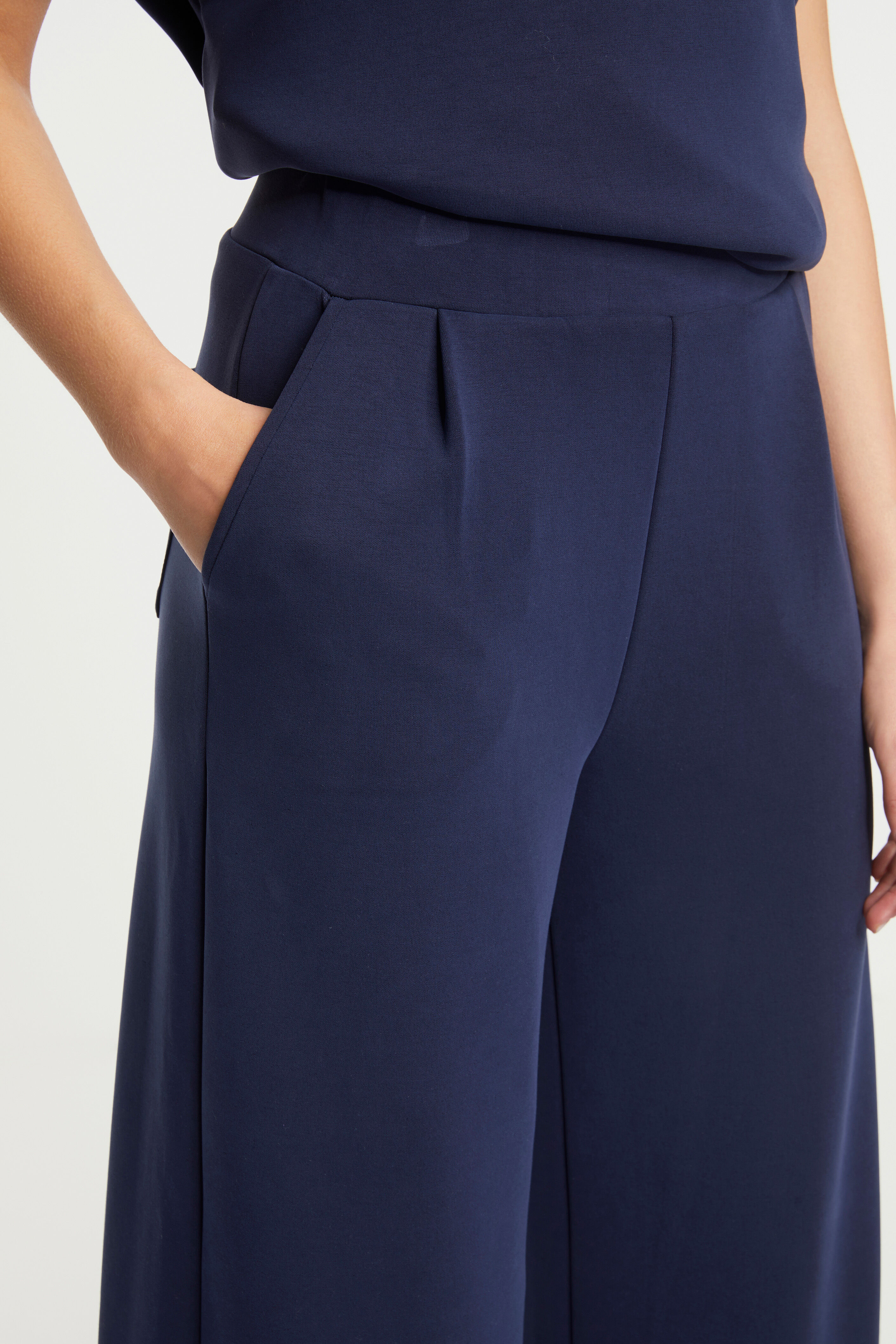 Culotte RICHROYAL "2409 T Peach Culotte", Damen, Gr. S, N-Gr, blau (midnight blau), Web, Obermaterial: 52% Modal, 42% Polyester, 6% Elasthan, knöchellang, Hosen Culotte, aus fester, gepeachter Qualität midnight blau S, N-Gr
