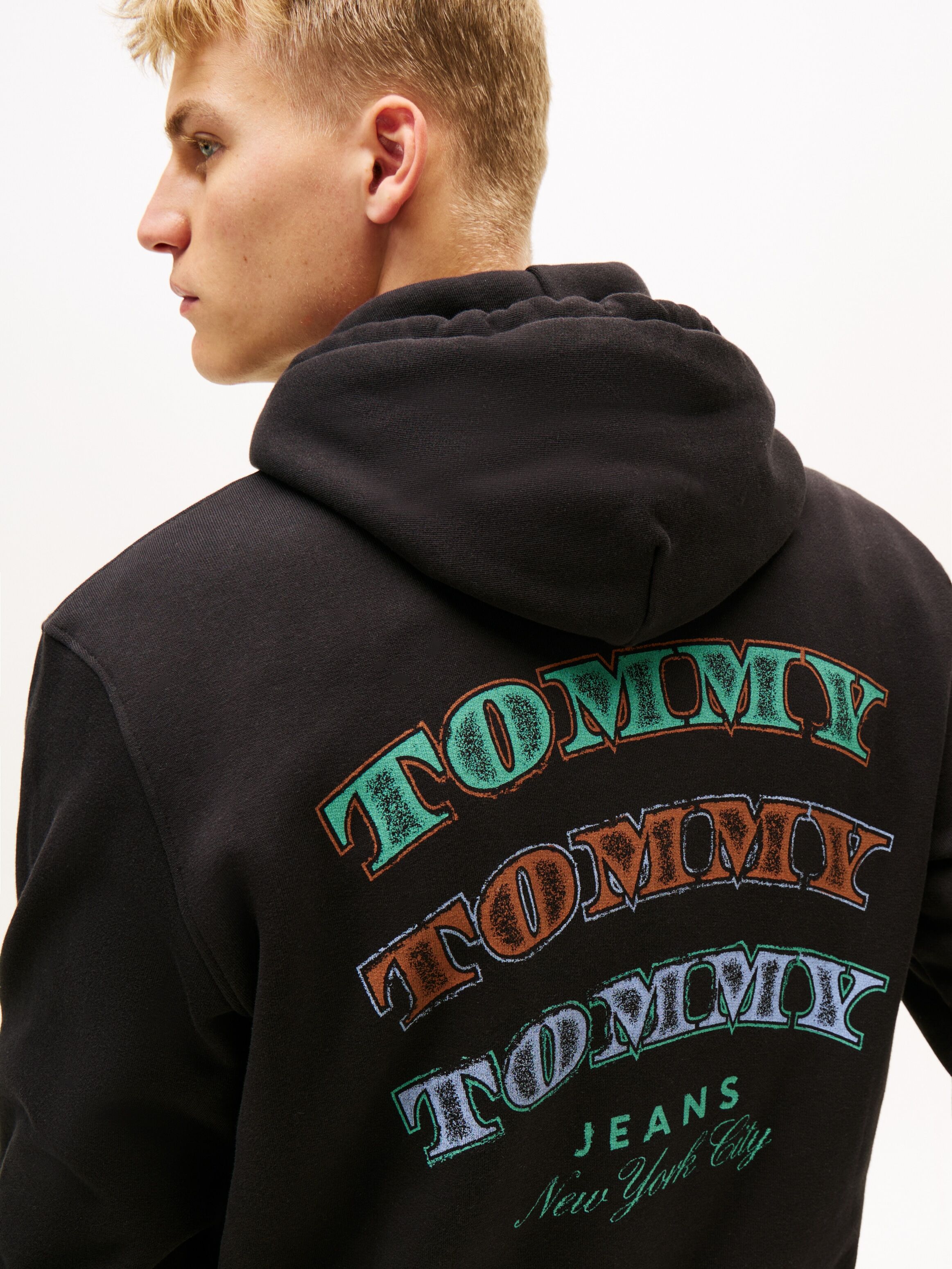 Hoodie TOMMY JEANS "TJM DOLLAR STACK", Herren, Gr. M, schwarz, Sweatware, Obermaterial: 100% Baumwolle, regular fit, Bündchen, Sweatshirts Hoodie, mehrfarbiger Rückenprint, regular fit schwarz M