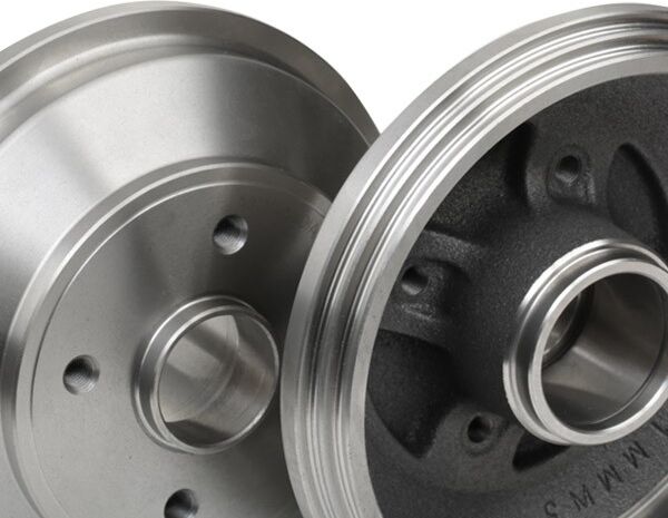 HELLA 8DT 355 302-931 Brake drum