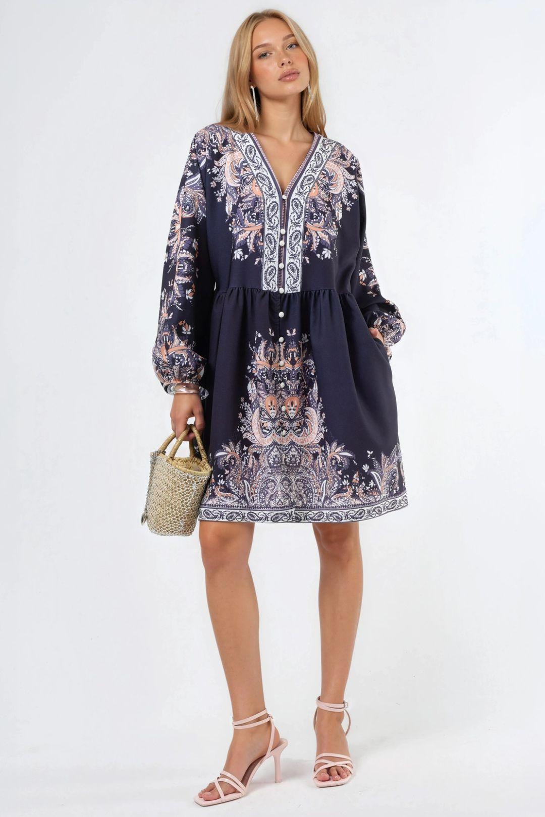 Kleid mit Gürtel und V-Ausschnitt im Paisleymuster