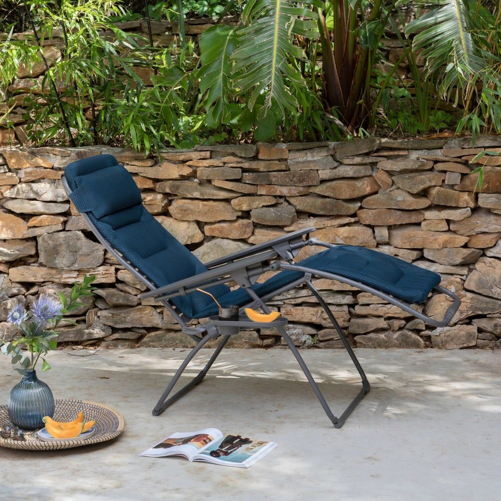 LAFUMA MOBILIER Ensemble fauteuil relax et porte gobelet en acier bleu Bleu 88x115x71cm