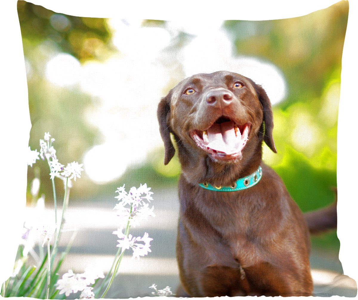 Sierkussen met Labrador Retriever en bloemendecoratie - 60 x 60 cm