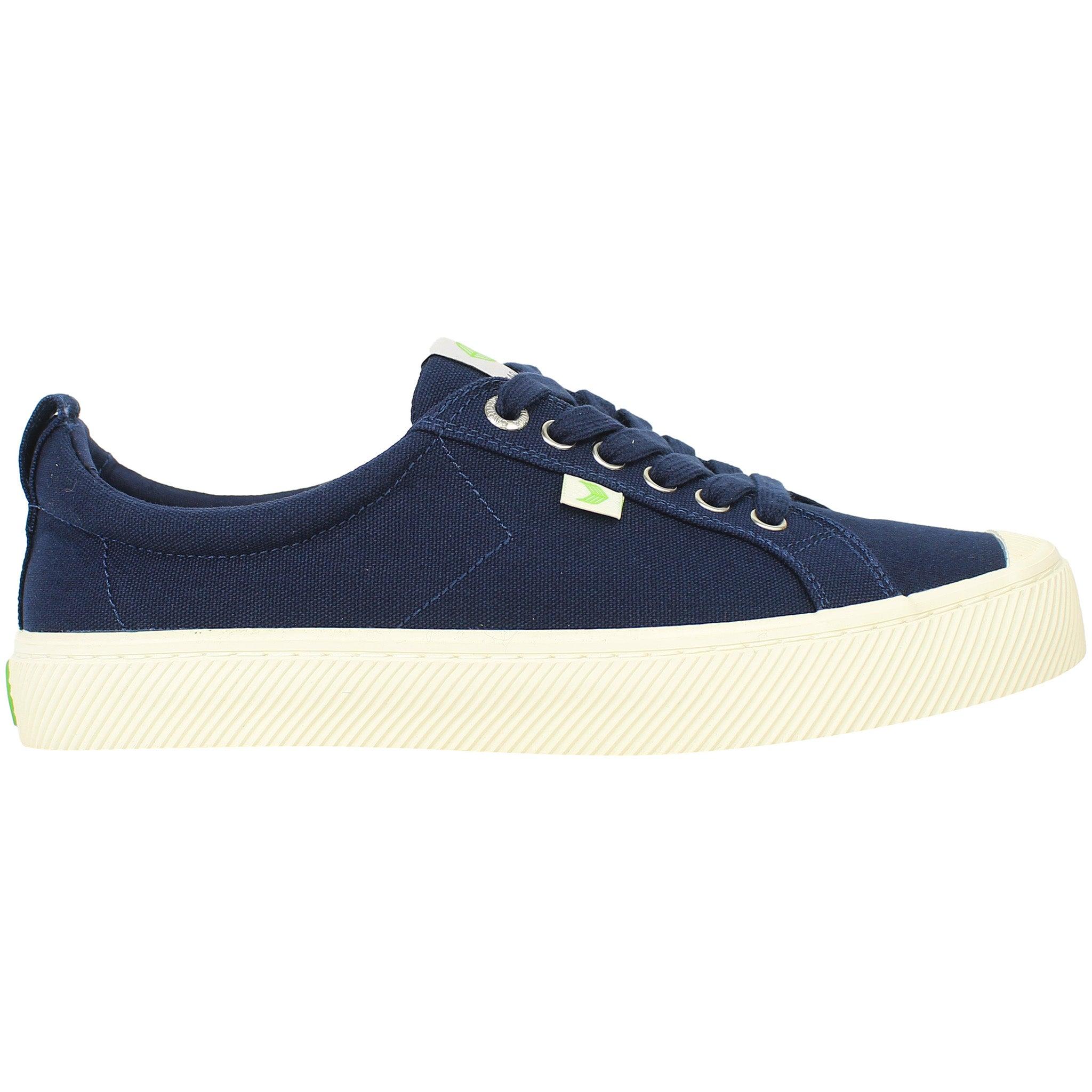 Cariuma OCA Unisex Marineblaue Plimsoles