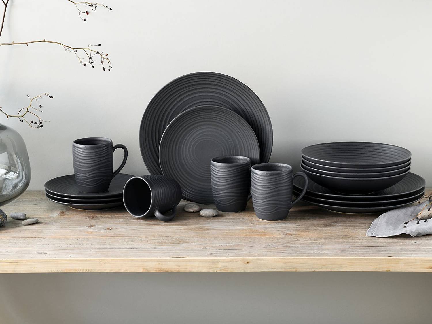 Creatable Lava Stone Serie 16-delige servieset van aardewerk, zwart/grijs