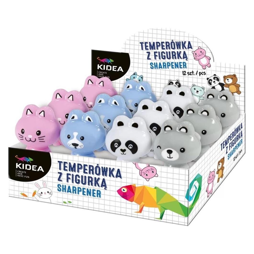 Kidea Spitzer mit einer KIDEA-Figur (47593710)