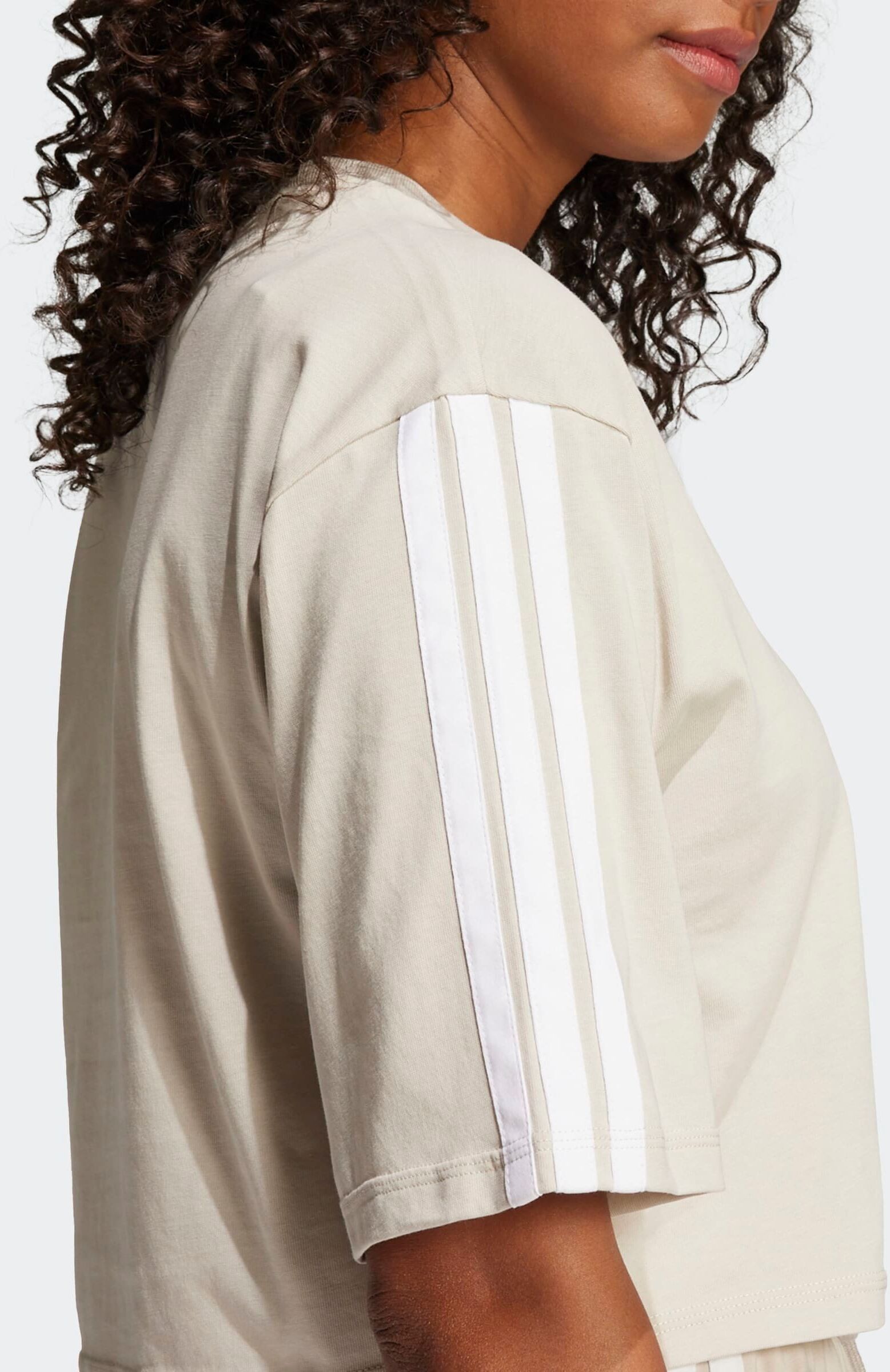 T-Shirt ADIDAS SPORTSWEAR "ESSENTIALS 3-STREIFEN COTTON LOOSE", Damen, Gr. L, grau (wonder alumina, weiß), Obermaterial: 100% Baumwolle, bauchfrei, Rundhals, Shirts T-Shirt, mit Rundhalsausschnitt, bauchfreie Schnittform, ohne Verschluss