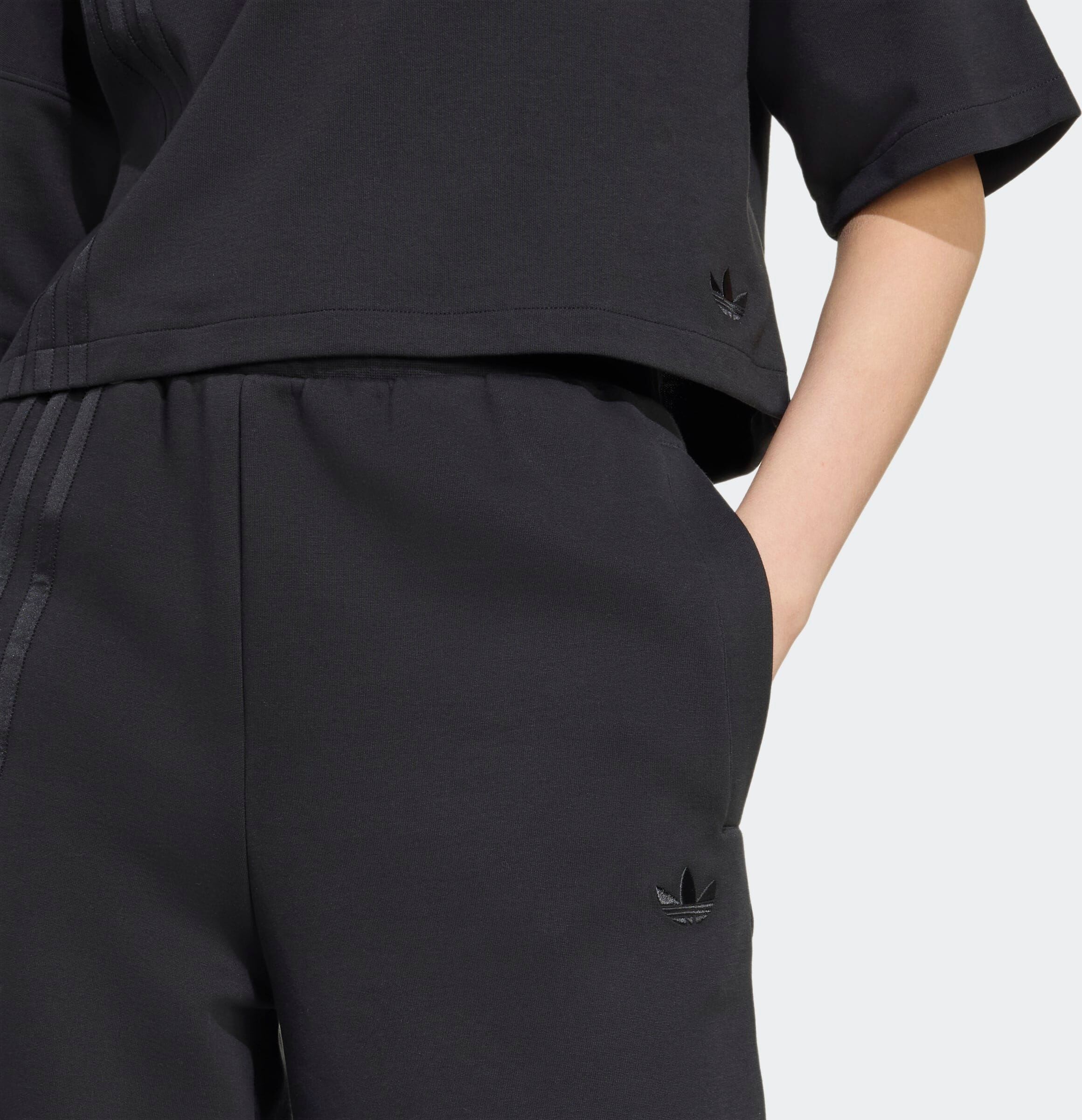 Sporthose ADIDAS ORIGINALS "OFF PLACED 3-STREIFEN WEITE", Damen, Gr. XS, N-Gr, schwarz (schwarz, normal, gr.), Obermaterial: 53% Baumwolle, 47% Polyester, Hosen Sporthose, asymmetrische 3-Streifen, für Lauftraining, lockere Passform schwarz, normal, gr. X