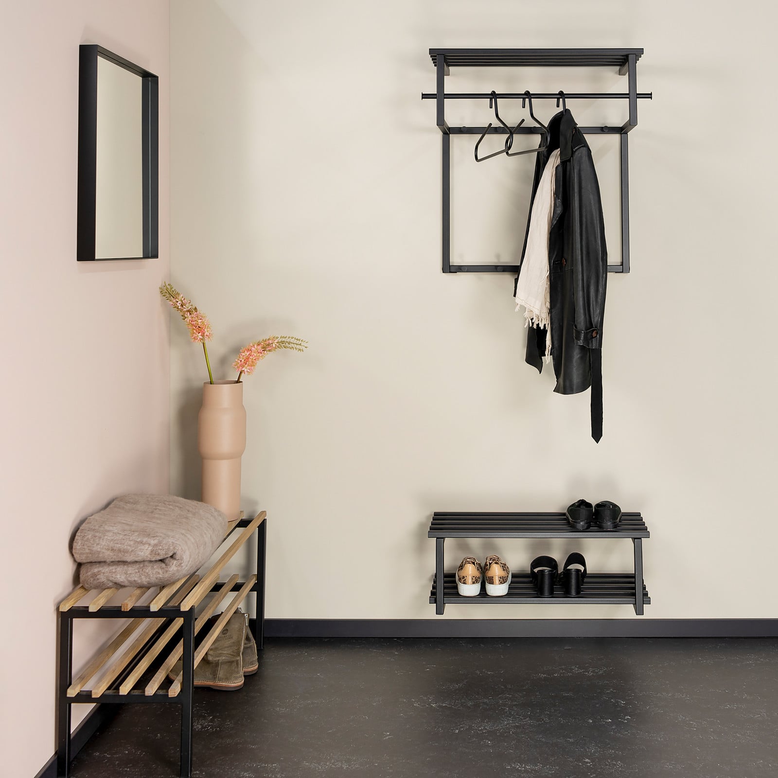 home24 Rizzoli Hangend schoenenrek zwart mat B: 71 cm, D: 26 cm, H: 34 cm