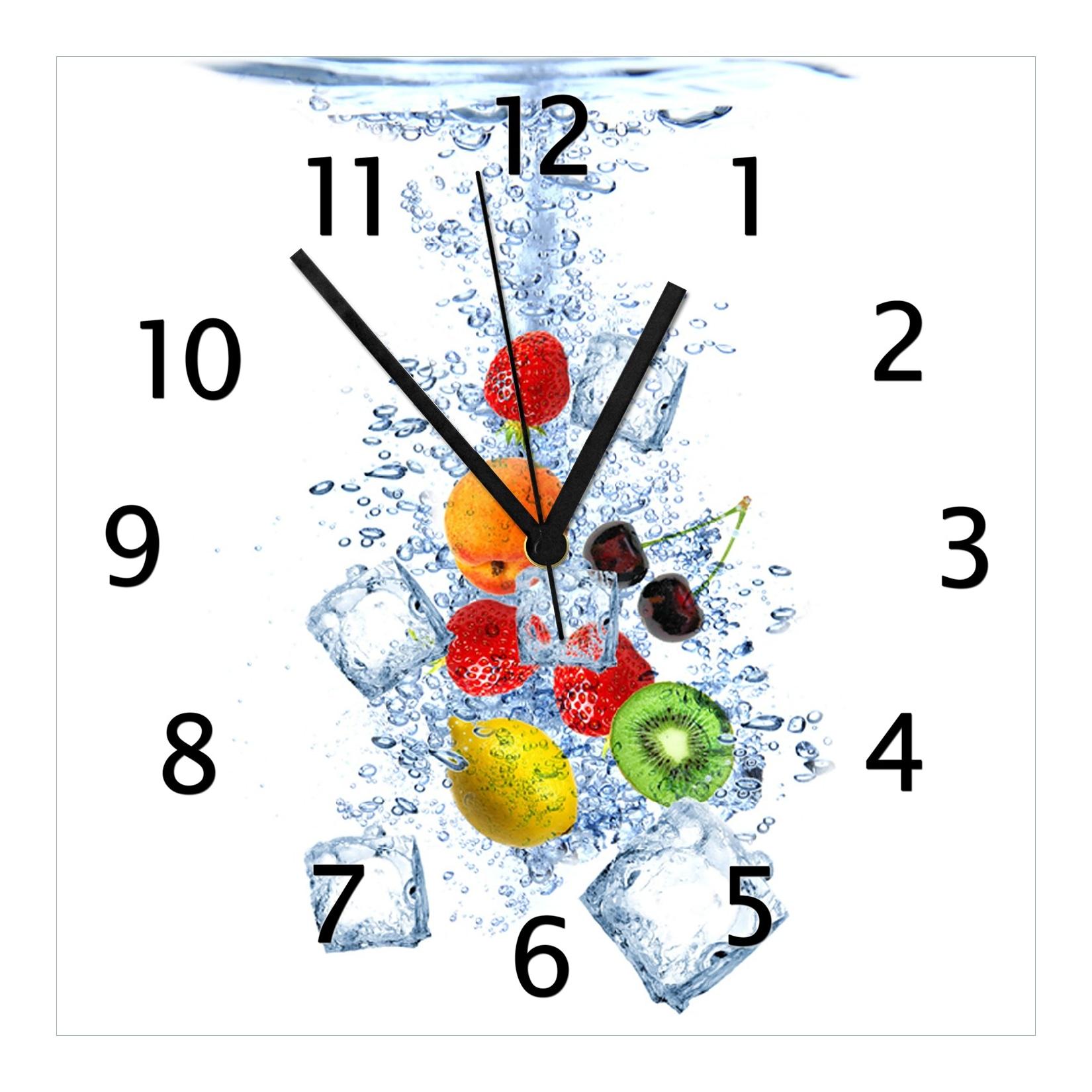 Wallario Uhr 20 x 20 cm, weiße Zeiger Obst-Eiswürfel-Mix im Wasser mit weißem Hintergrund