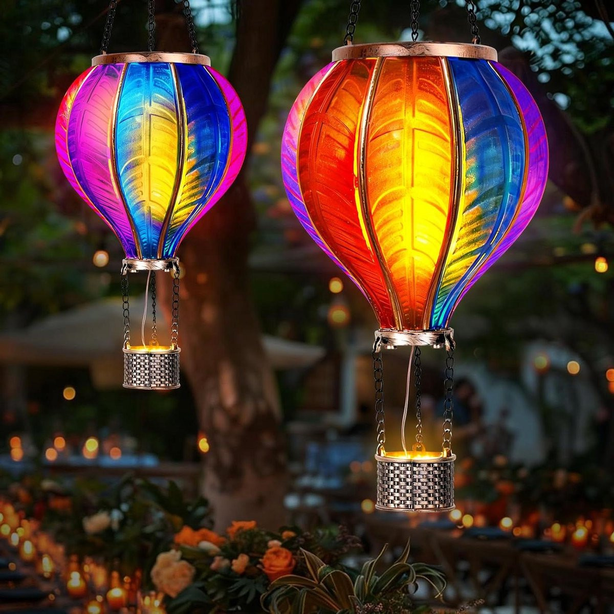 Extra grote kleurrijke decoratieve lantaarn met vlam-effect en zonne-energie voor sfeervolle tuinverlichting