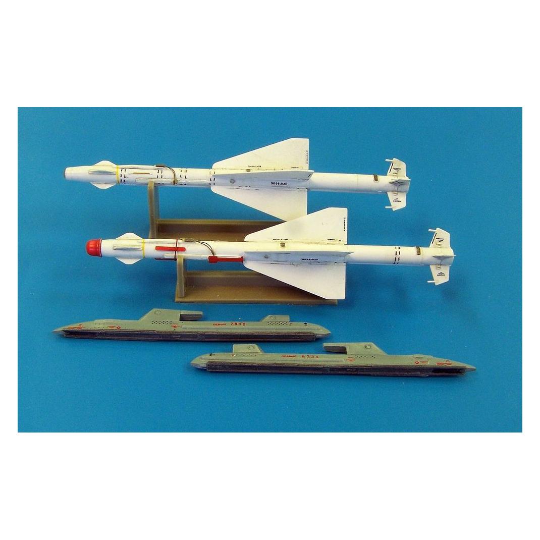 Plus Model Russian missile R-23T (AL4020)