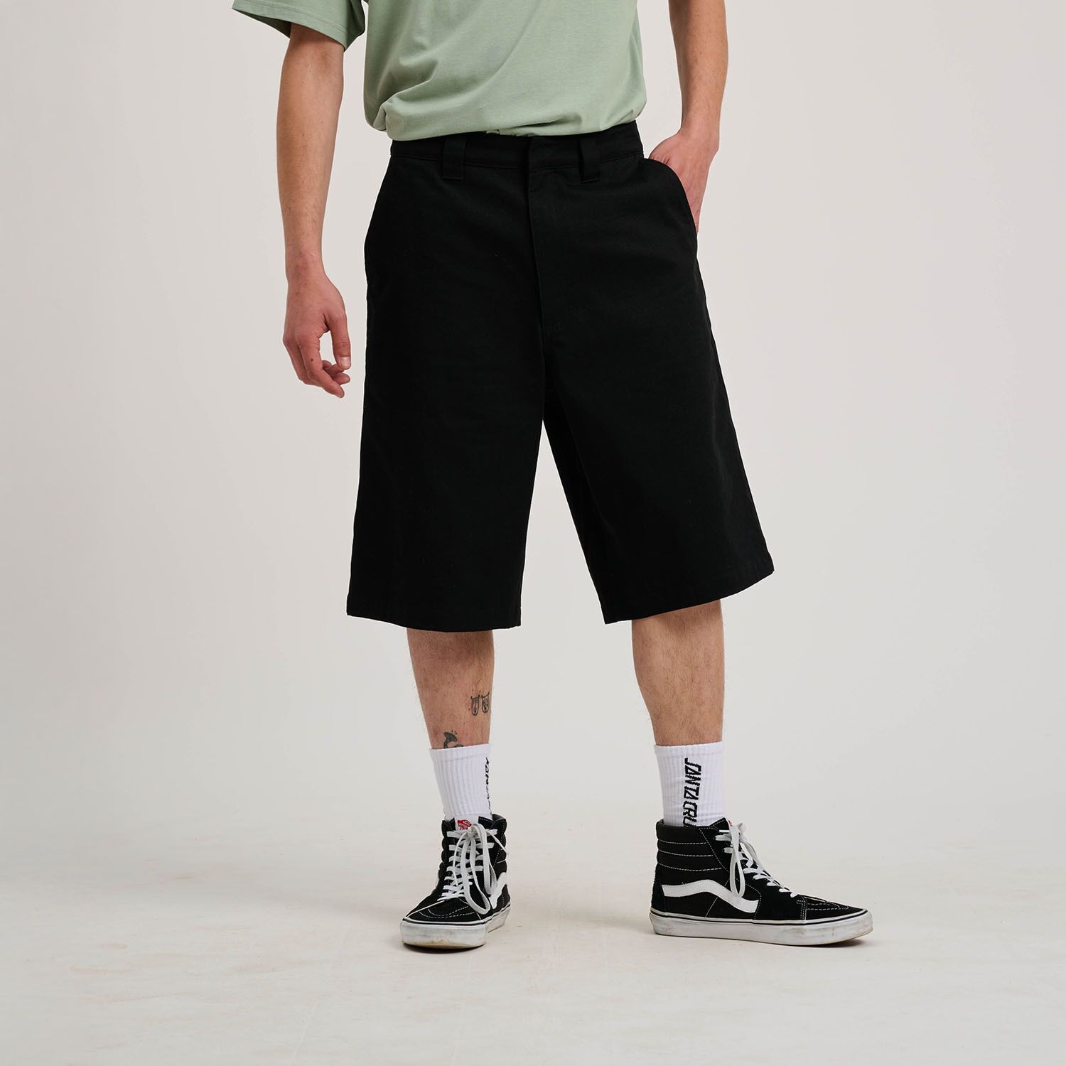 Shorts SANTA CRUZ "DILLON SHORTS", Herren, Gr. 30, N-Gr, schwarz, Obermaterial: 100% Baumwolle, Hosen Shorts, sportlicher Stil, für aktive Freizeitgestaltung, aus Baumwolle schwarz 30, N-Gr