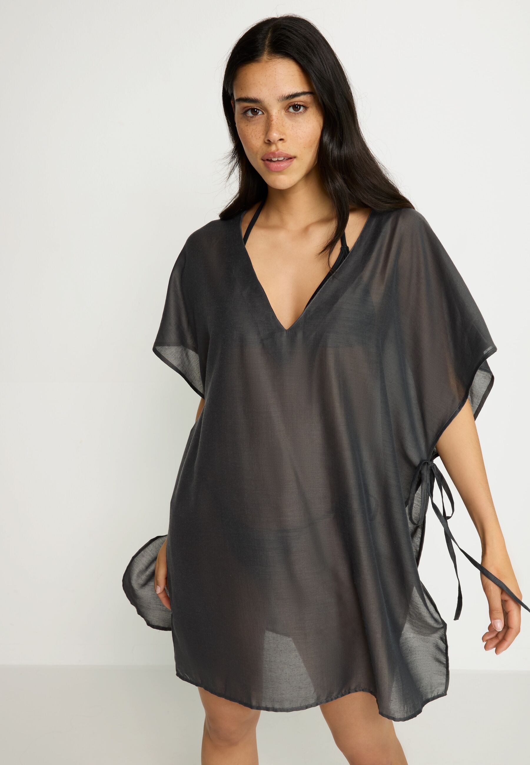 Chiffontunika LSCN BY LASCANA, Damen, Gr. M, schwarz (anthrazit), Chiffon, Obermaterial: 100% Polyester, unifarben, figurumspielend ca. Mitte Oberschenkel, V-Ausschnitt, Tuniken Chiffontunika, seitlich zum Knoten, transparente Strandtunika anthrazit M