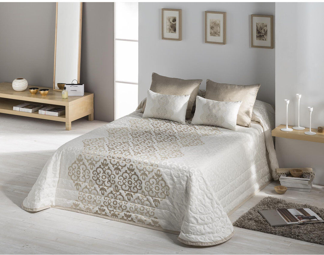 Marlow Home Co. Zaniyah Damask Bedspread Gold 180 x 270 cm