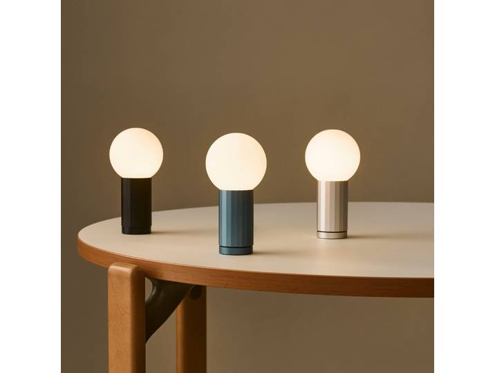 TURN ON LED-Tischlampe, schwarz, Höhe 20 cm, dimmbar - HAY - Wohnzimmer - Modern - Glas - Mit Schirm