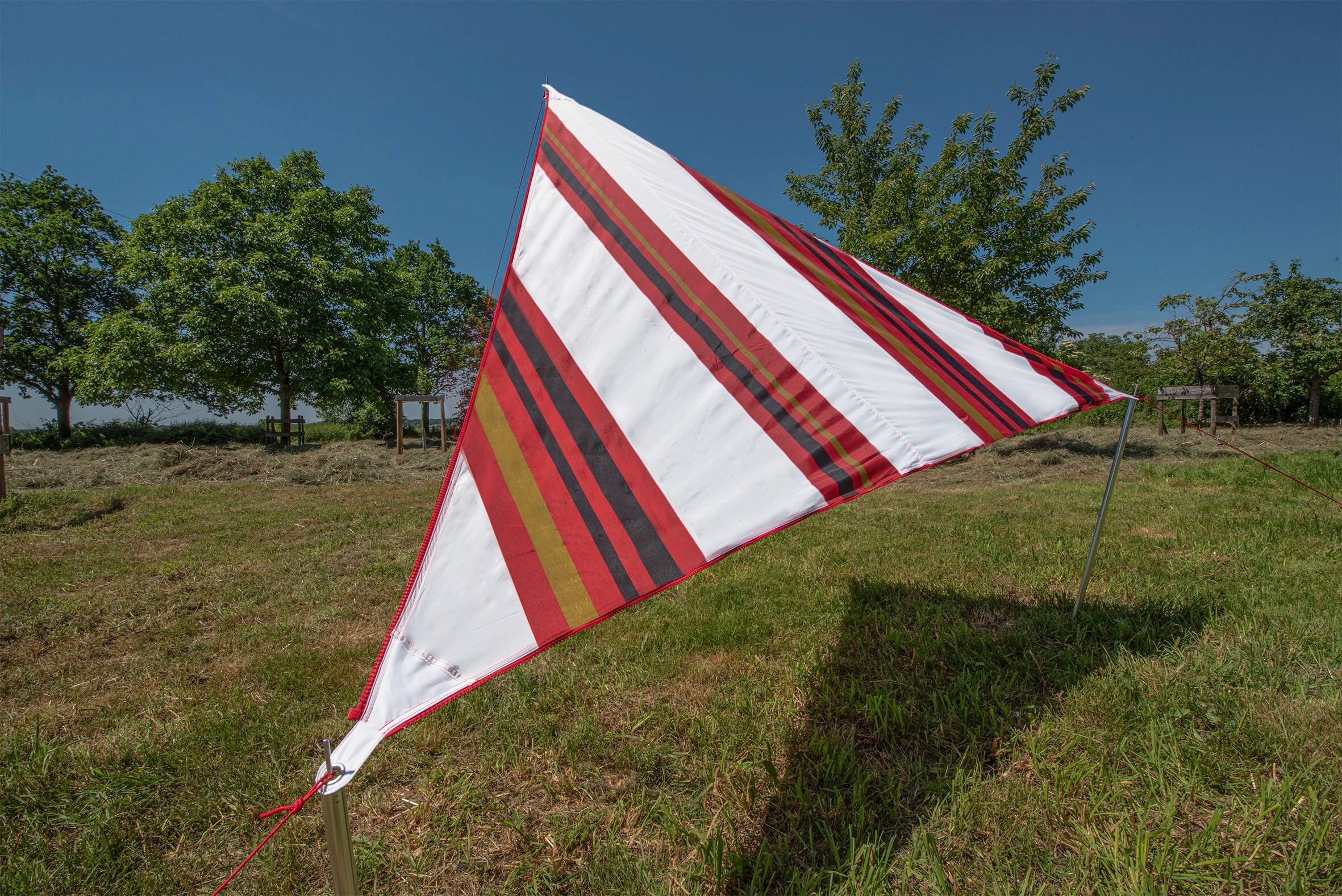 Sonnensegel BENT "Zip-Canvas", rot (orient weiß gestreift, rv rot), Sonnensegel, B/T: 250cm x 250cm, Polyester, B:250cm T:250cm