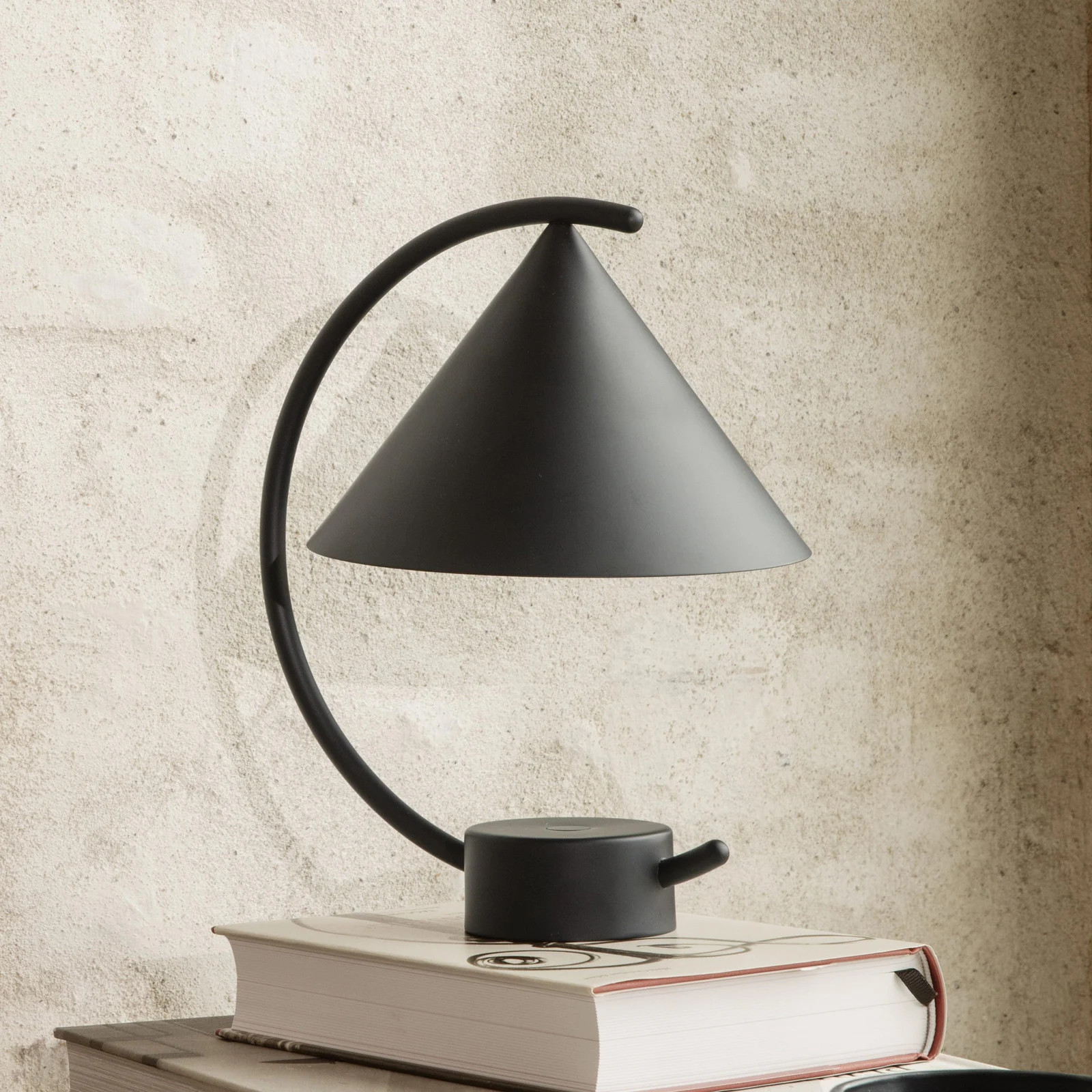 Ferm LIVING Meridian Draagbare Tafellamp - Zwart - Metaal - Dimbaar