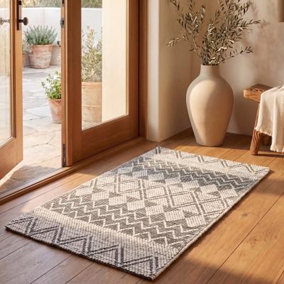 SAFAVIEH Handmade Natura Fahrija Wool Rug