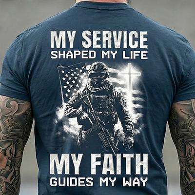 250. Jahrestag der USA – Herren-T-Shirt mit amerikanischer Flagge und Kreuzmotiv: Mein Dienst prägte mein Leben, mein Glaube leitet meinen Weg. Patriotisches Militär-T-Shirt mit christlichem
